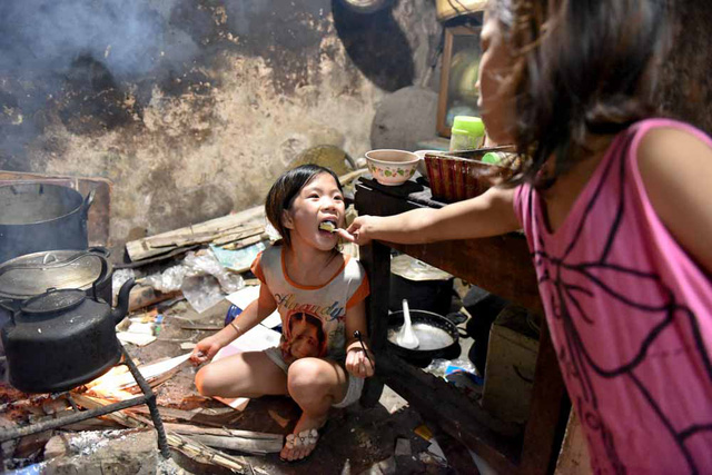 gia đình nghèo, hoàn cảnh gia đình, gia đình nghèo khó
