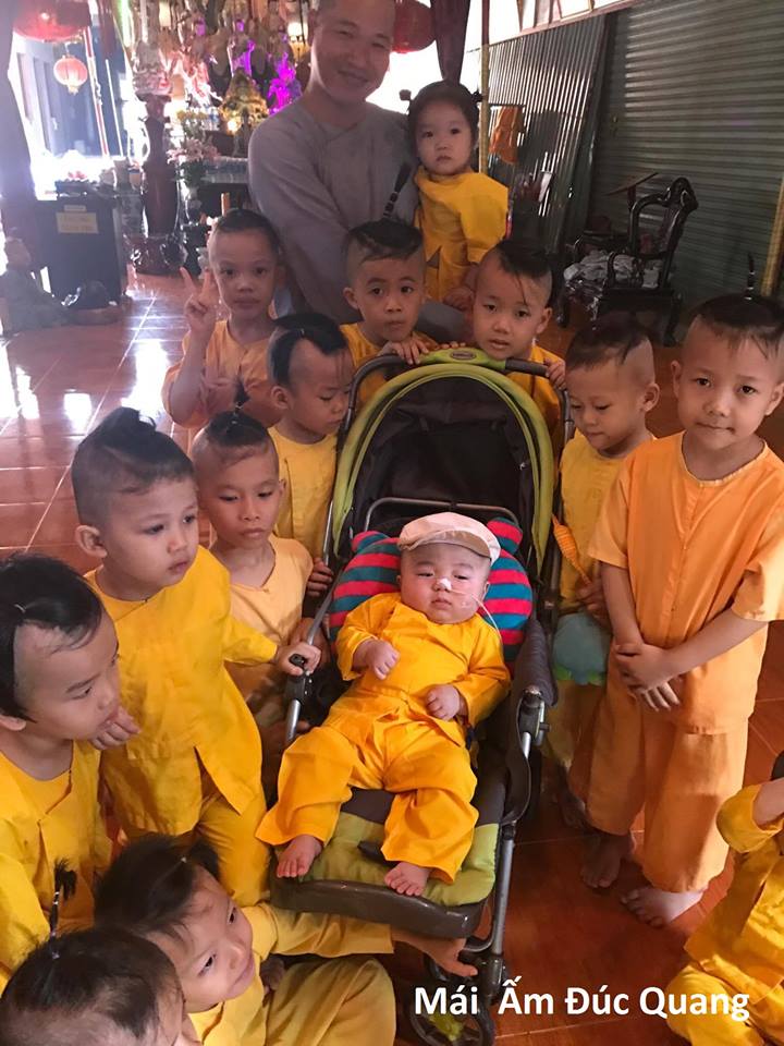 bé đức lộc,chú tiểu, đức lộc hóa chú tiểu đáng yêu