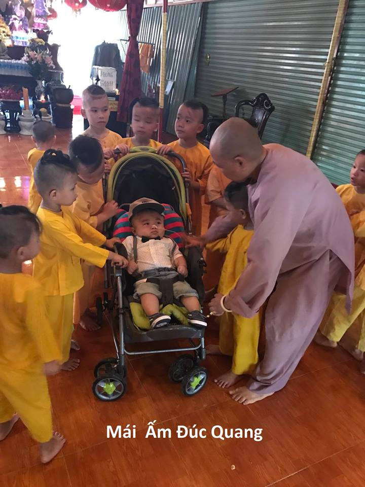bé đức lộc,chú tiểu, đức lộc hóa chú tiểu đáng yêu