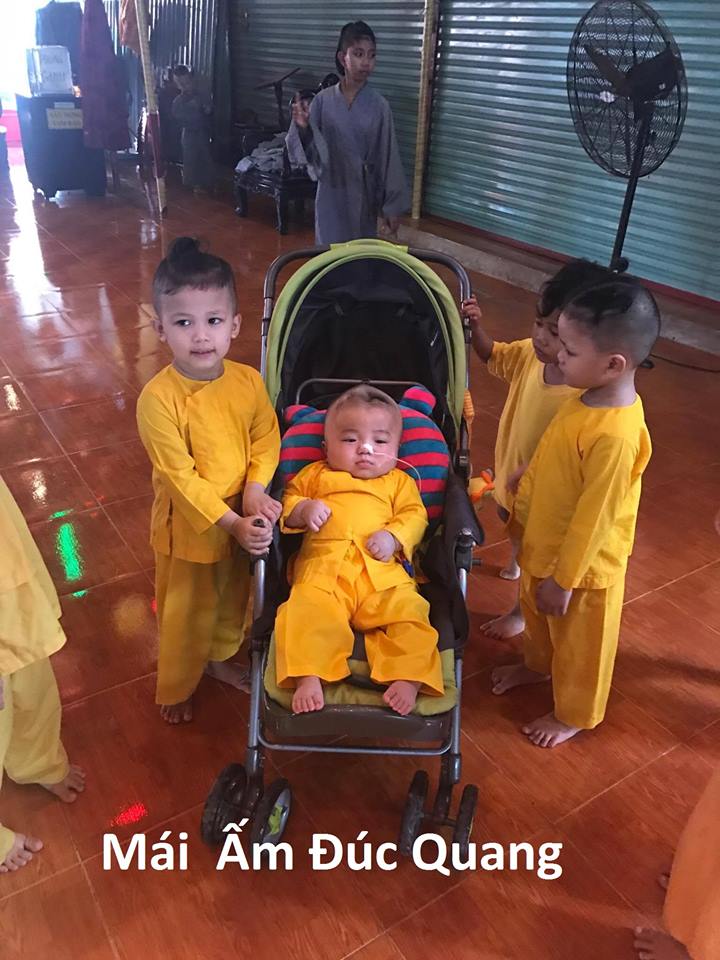 bé đức lộc,chú tiểu, đức lộc hóa chú tiểu đáng yêu