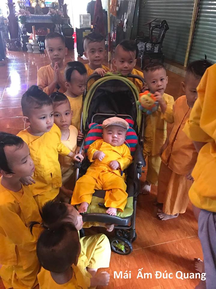 bé đức lộc,chú tiểu, đức lộc hóa chú tiểu đáng yêu