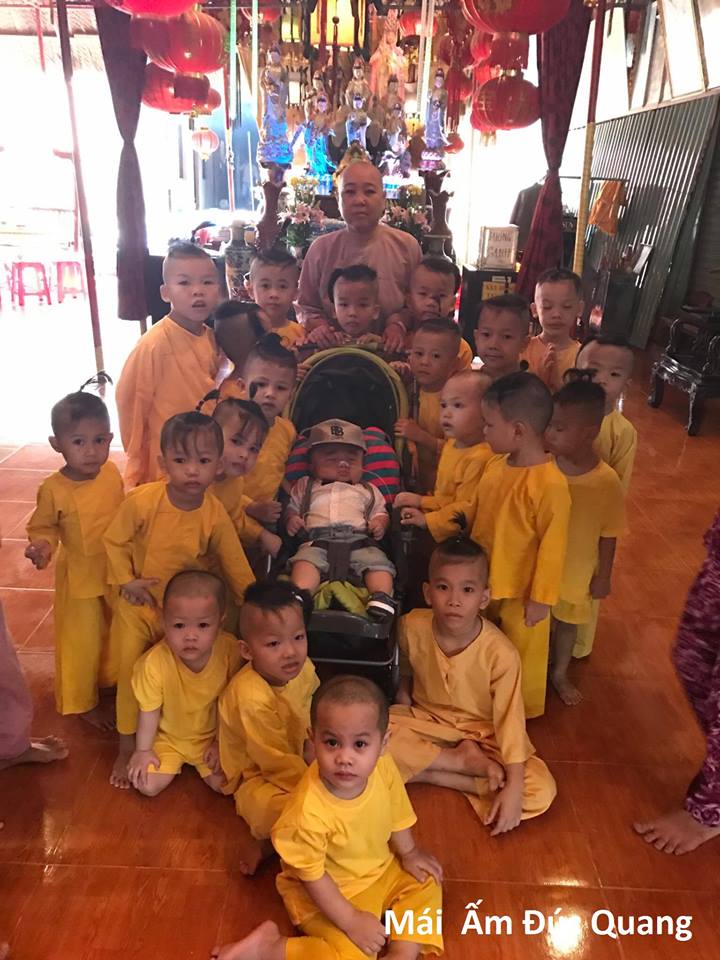 bé đức lộc,chú tiểu, đức lộc hóa chú tiểu đáng yêu