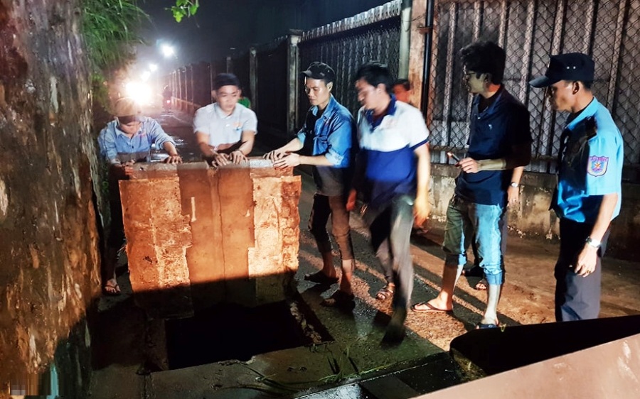 bé trai bị mất tích, bé trai bị nước cuốn mất tích