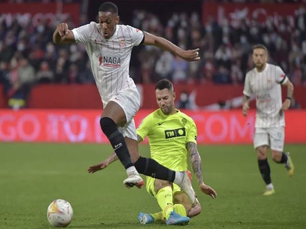 tin-bong-da-12-2-martial-giup-sevilla-ap-sat-ngoi-dau-la-liga