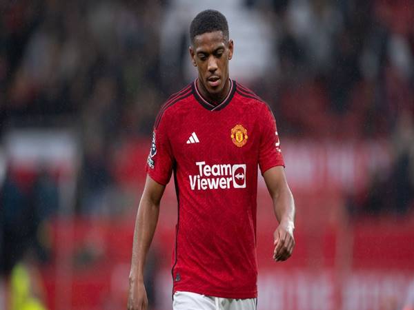 Tin MU 6/1: Martial lọt tầm ngắm đội bóng Fenerbahce