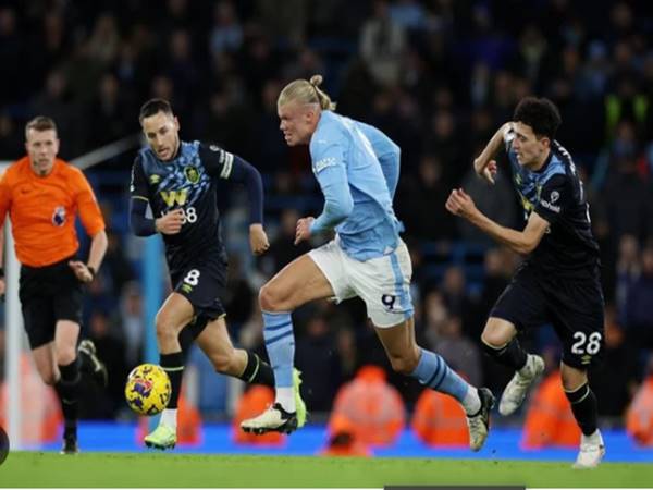 Bóng đá Anh 1/2: Man City và Tottenham cùng giành 3 điểm