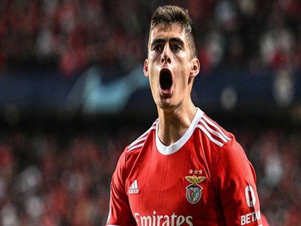 Tin Real 6/2: Real Madrid đang nhắm đến 2 trung vệ