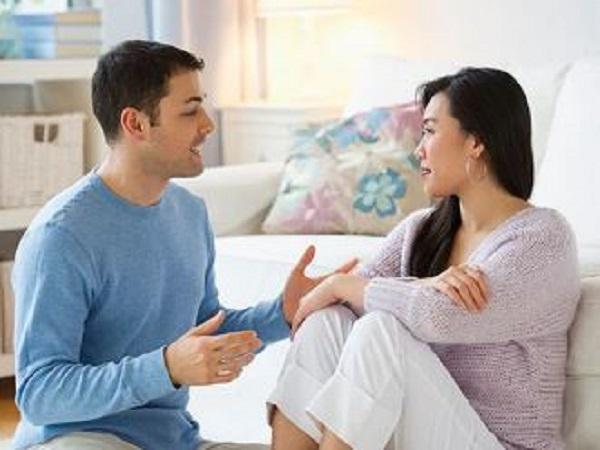 Giao tiếp cởi mở và chân thành là câu trả lời làm gì khi chồng không tôn trọng gia đình vợ