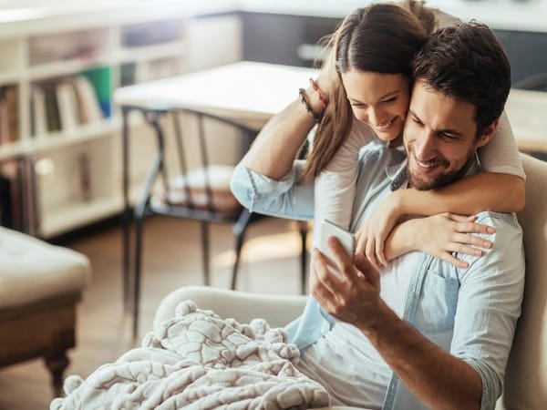 Chia sẻ cởi mở và thành thật là cách khắc phục ngoại tình tư tưởng