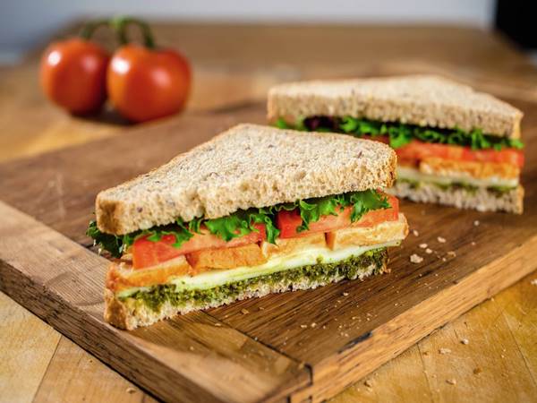 Thực hiện cách làm sandwich nhanh gọn trong 10 phút