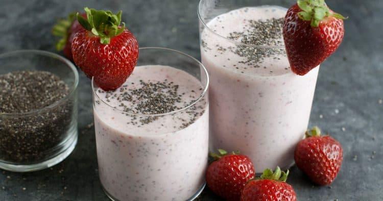 Nước hạt chia kết hợp với trái cây