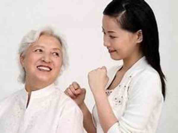 Tạo cơ hội cho mẹ chồng cảm thấy quan trọng