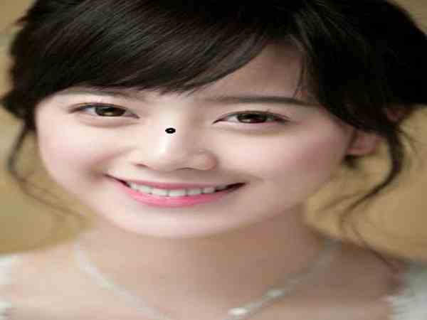 Nốt ruồi trên sống mũi mang ý nghĩa gì?