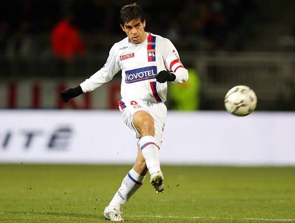 Ông vua đá phạt Juninho